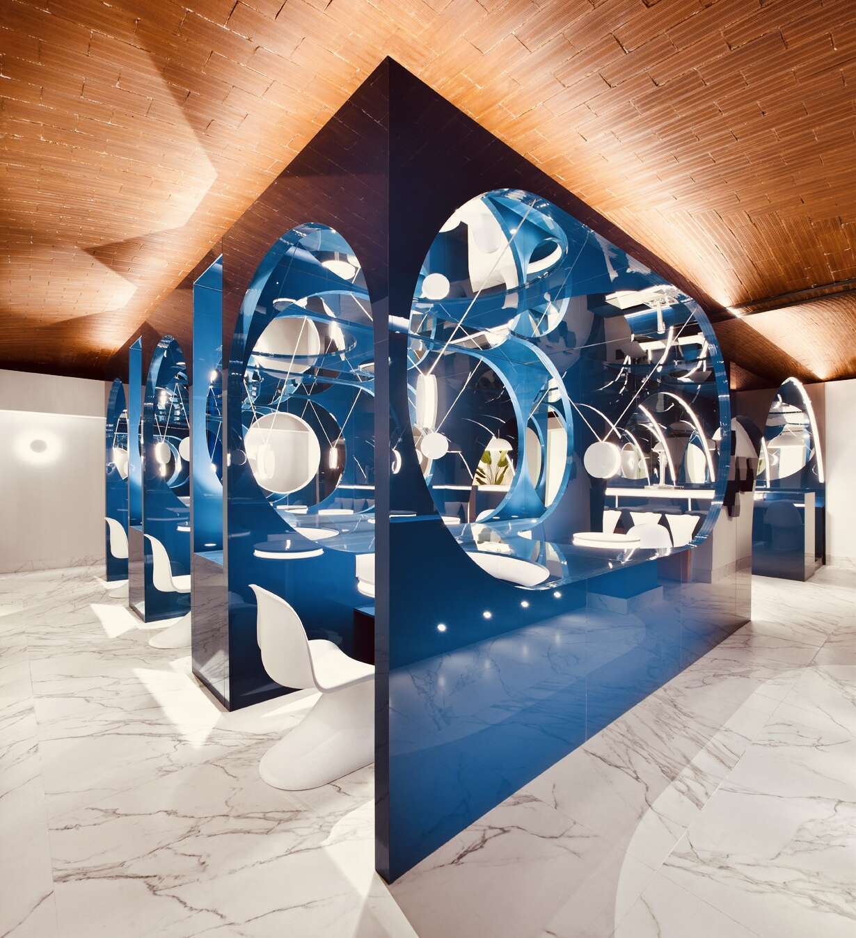 Proyecto aromatizado en Casa Decor 2020: Blue Moon Lounge Bar de Grupo ALVIC